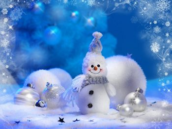 Снеговик на синем фоне