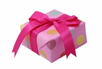 Розовая новогодняя коробка с бантиком