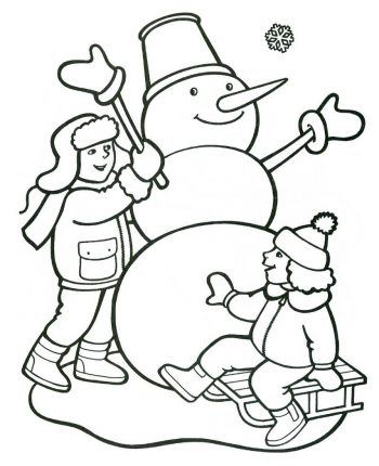 Дети лепят снеговика - раскраска зима